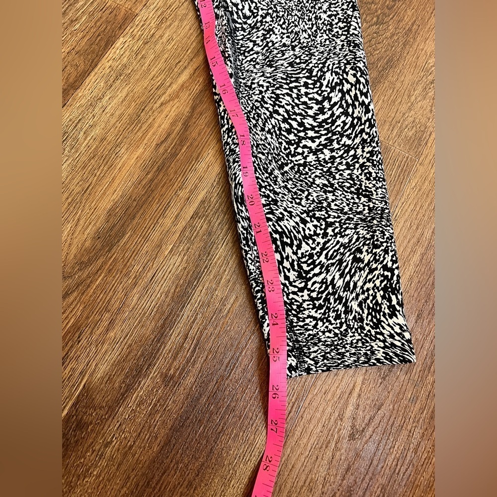 Lululemon InStill High-Rise Tight 25" W5EQUS Size 8 - Picture 4 of 5